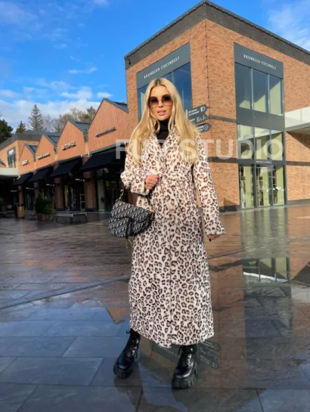 Леопардовая шуба из натуральной шерсти - фото 3