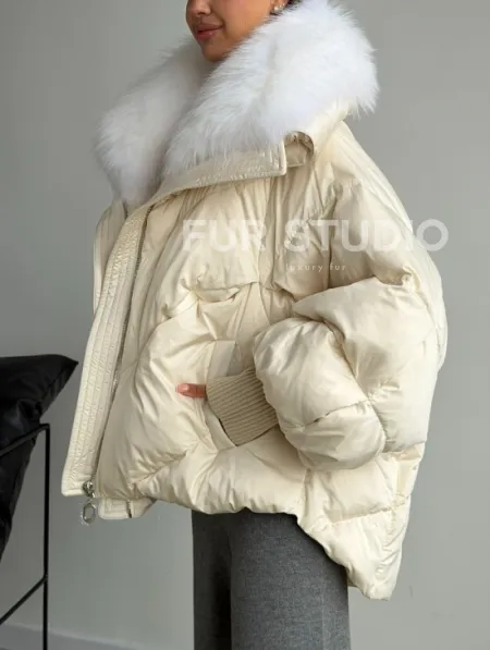 Бежевый зимний пуховик - фото 3