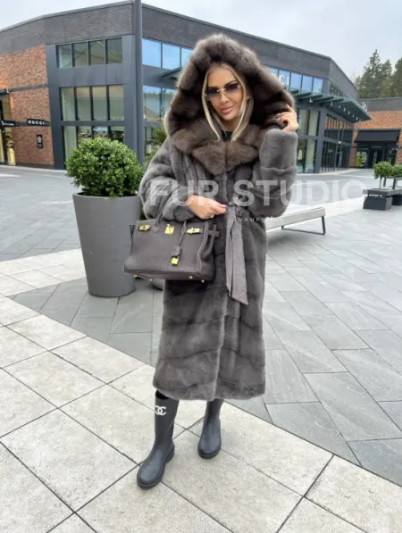 Шуба норковая с капюшоном из меха куницы в цвете графит грей - фото 4