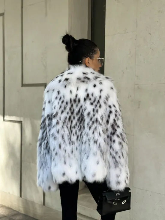 Шуба из меха лисы под рысь - цвет белый, PREMIUM COLLECTION - фото 8