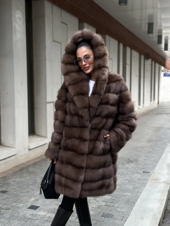 Шуба из меха куницы с капюшоном цвет трюфель - фото 4