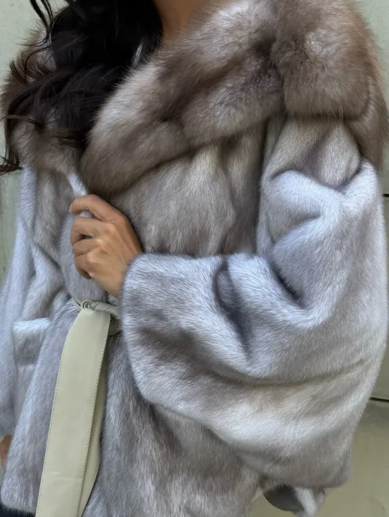 Шуба летучая мышь из меха норки с капюшоном куницы в технологии роспуск - фото 2