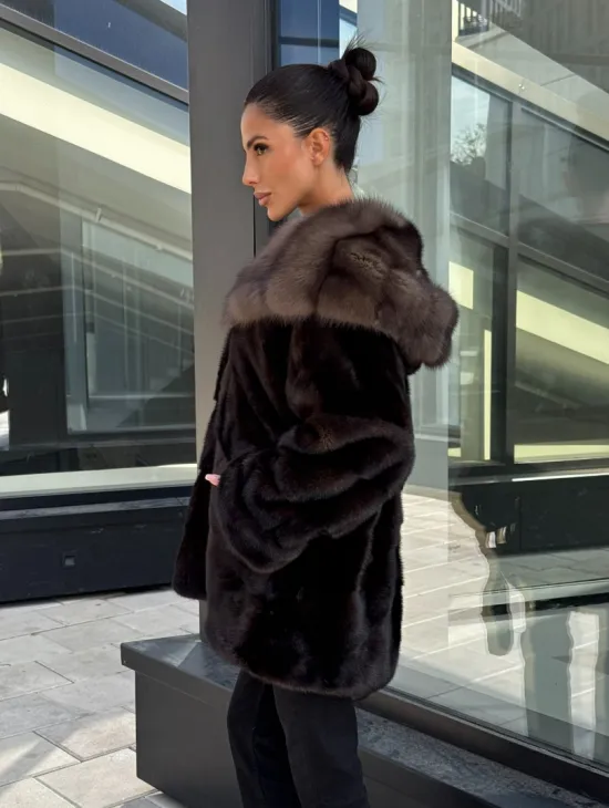 Шуба автоледи из меха норки с капюшоном куницы - шоколад - фото 4