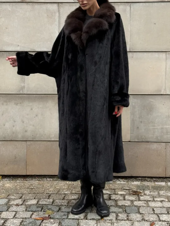 Манто New Elegance из норки Saga Furs с воротником из меха соболя - фото 6