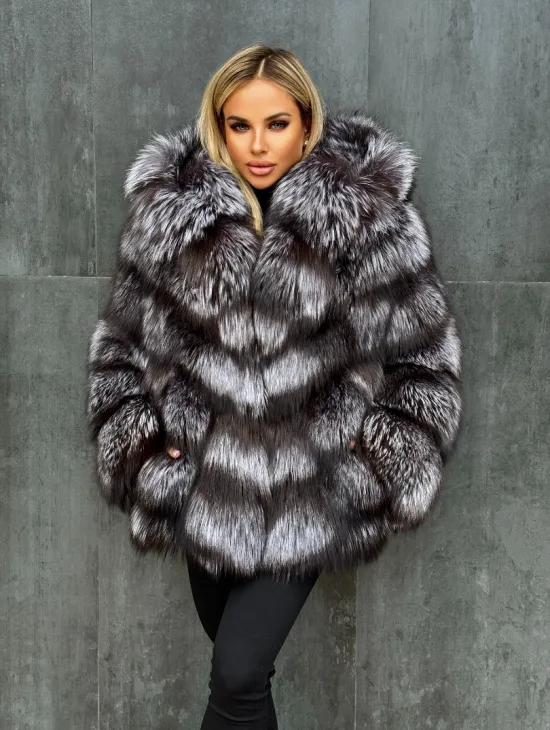 Шуба натуральная из чернобурки с капюшоном - фото 0