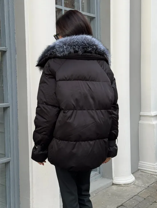 Модный пуховик в стиле Oversize с натуральным мехом чернобурки - фото 5