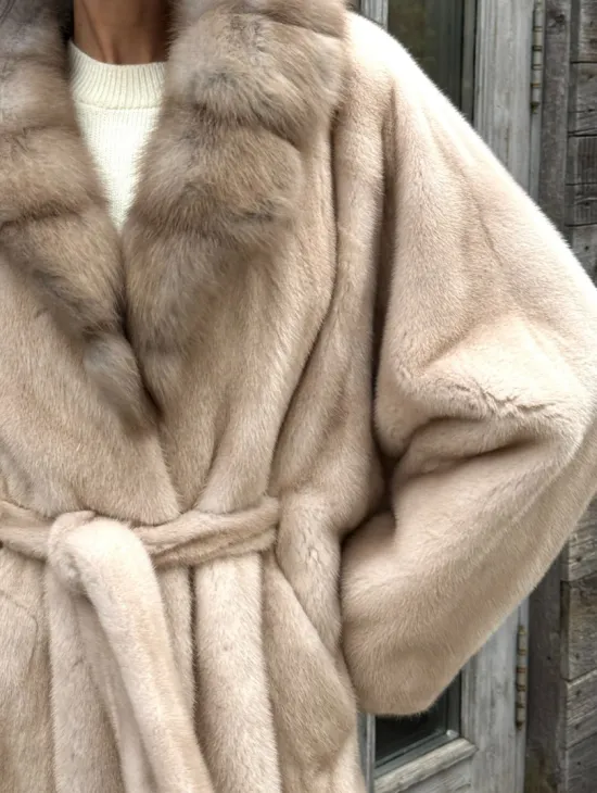 Шуба LUXURY кимоно из норки IVORY с английским воротником из меха куницы - фото 1