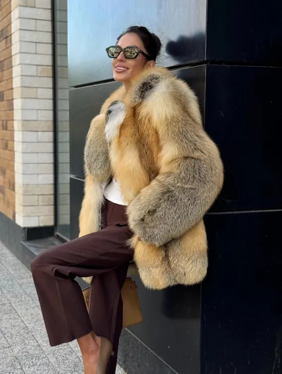 Золотистая шуба из натурального меха лисы цельные пластины - фото 9