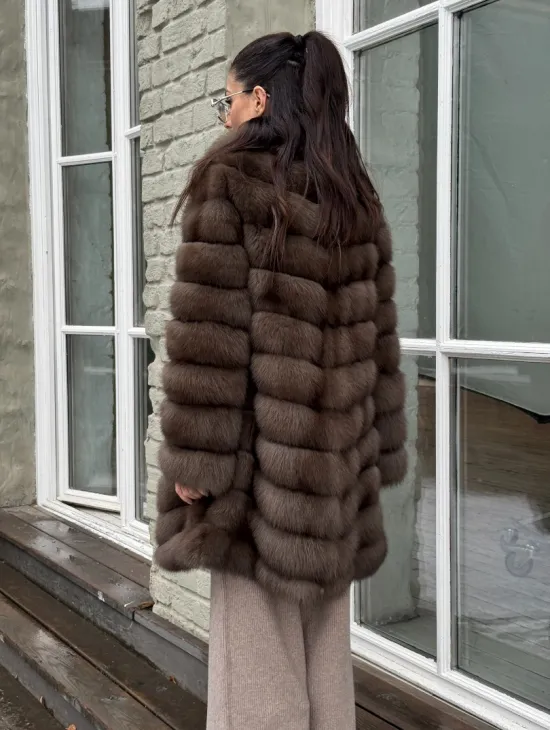 Шуба из меха куницы средней длины цвет темный соболь - фото 4