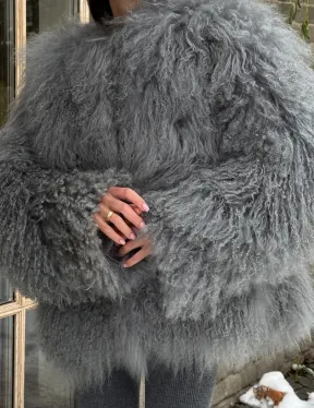 Шуба из меха ламы серого цвета - фото 1