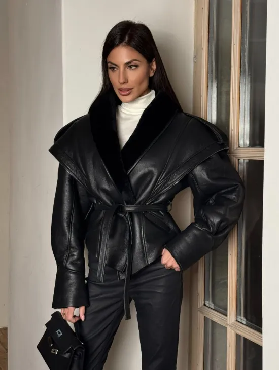 Черная куртка - дубленка из натуральной овчины на запах с поясом - фото 8