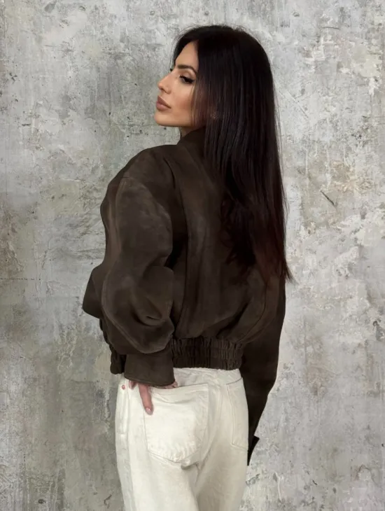 Современный кроп - бомбер из натуральной замши - фото 2