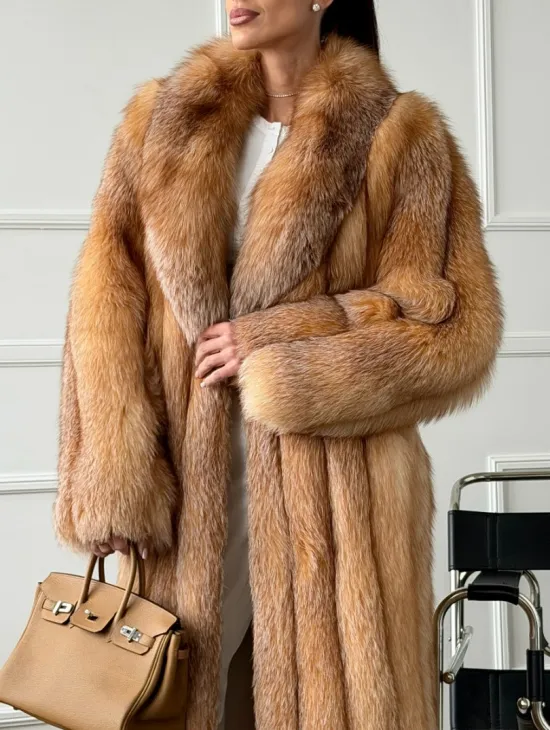 Длинная шуба из меха лисы Vintage gold с шалевым воротником - фото 2