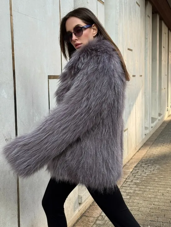 Шуба из меха енота с английским воротником цвет - лаванда - фото 2