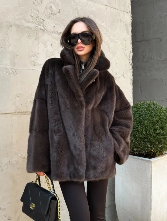 Норковый полушубок оверсайз с английским воротником, цвет 