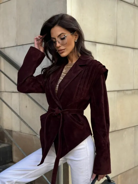 Модная приталенная куртка с плечами в стиле 90-х - фото 11