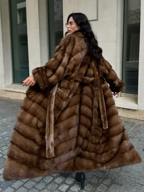 Норковая шуба в цвете соболь с английским воротником - фото 0