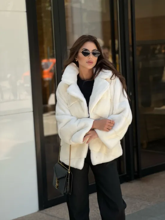 Белая короткая норковая шуба - фото 2