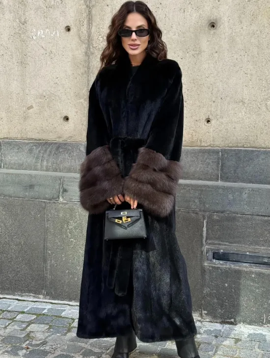 Длинная черная норковая шуба с манжетами из меха куницы - фото 5