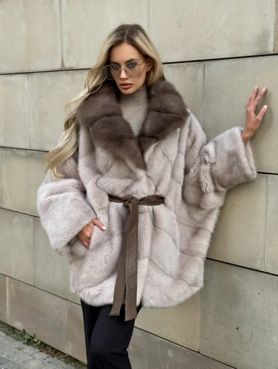 Шуба норковая летучая мышь с воротником куницы - фото 0