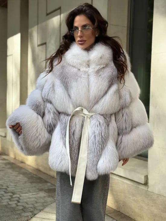 Шуба из меха альпийской лисы  