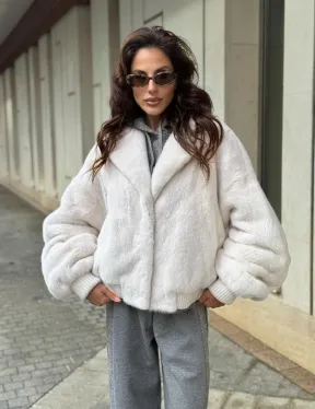 Белый норковый бомбер на резинке - фото 10