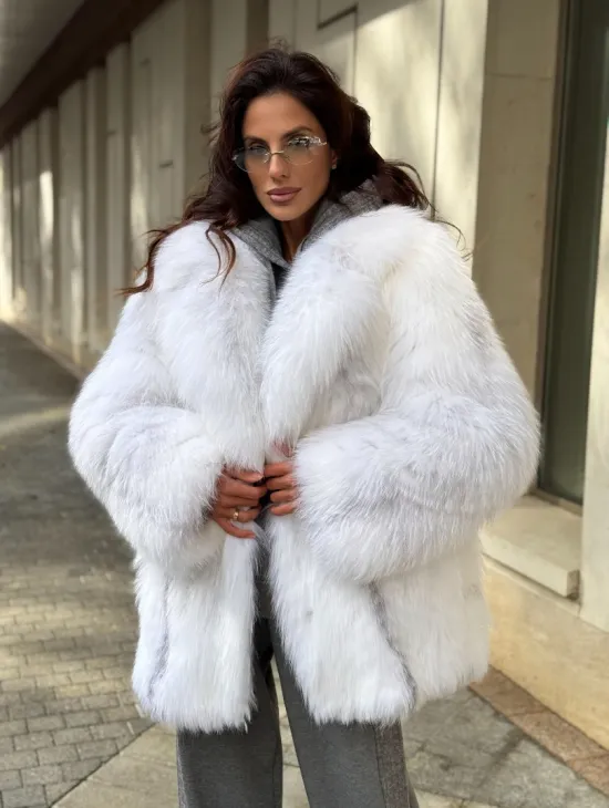 Шуба из белой арктической лисы - фото 5