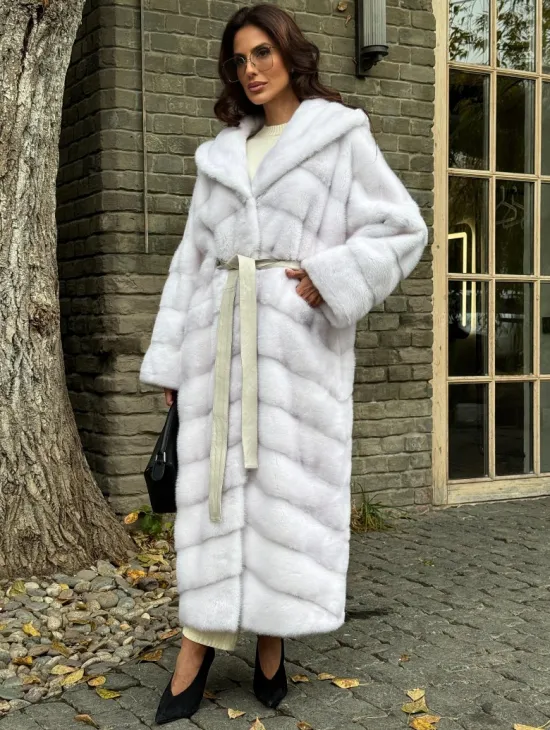 Белая норковая шуба с капюшоном - фото 7