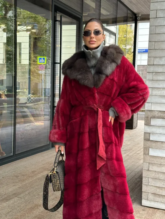 Длинная норковая шуба с капюшоном куница - фото 9