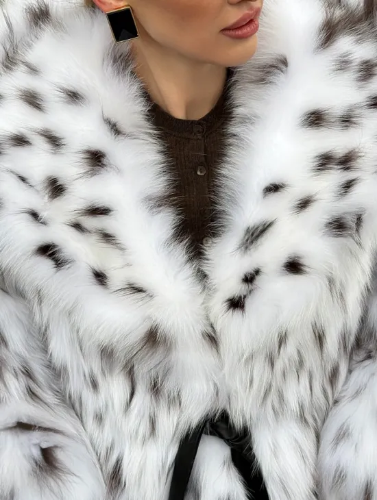 Шуба из лисьего меха под рысь с капюшоном - фото 1
