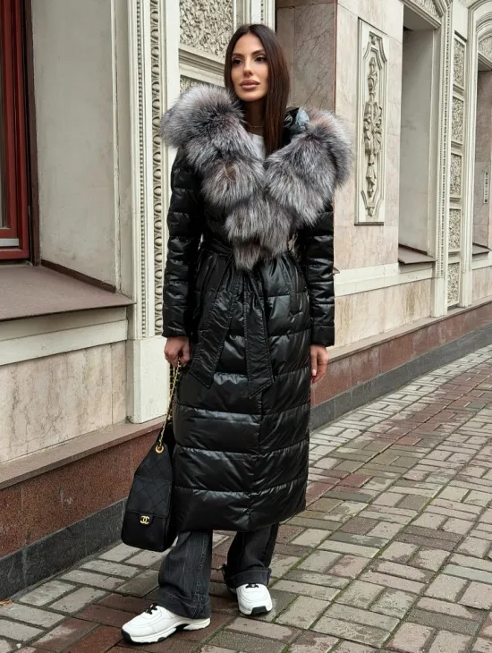 Чёрное пуховое пальто с меховым капюшоном из чернобурки - фото 13
