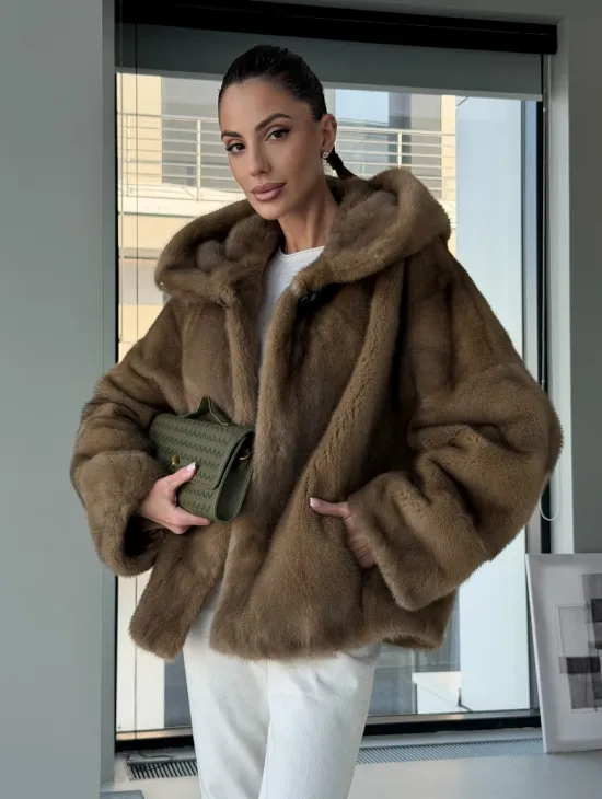 Женский норковый полушубок с капюшоном - фото 11