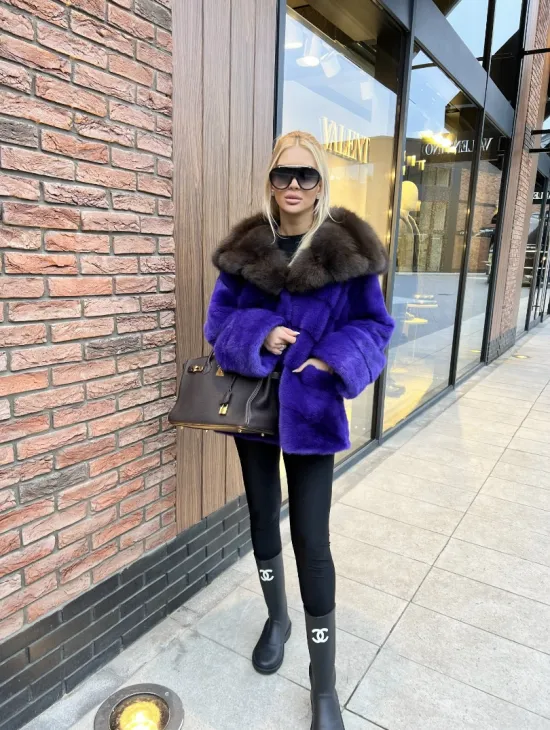 Шуба норковая с капюшоном из меха куницы - цвет фиолетовый - фото 4