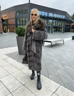 Шуба норковая с капюшоном из меха куницы в цвете графит грей - фото 5