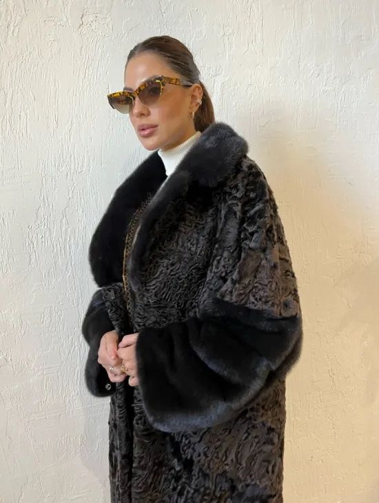Шуба из каракульчи с отделкой из меха норки - фото 3