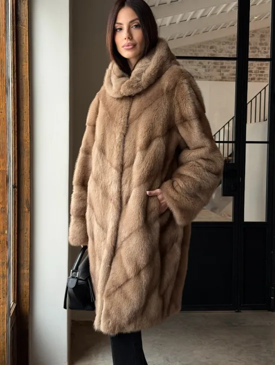 Норковая шуба с капюшоном - цвет пастель - фото 4