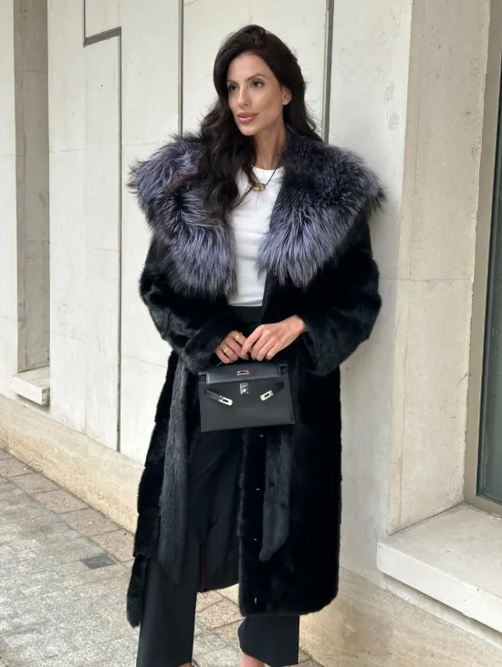 Норковая шуба черного цвета с капюшоном из чернобурки - фото 6